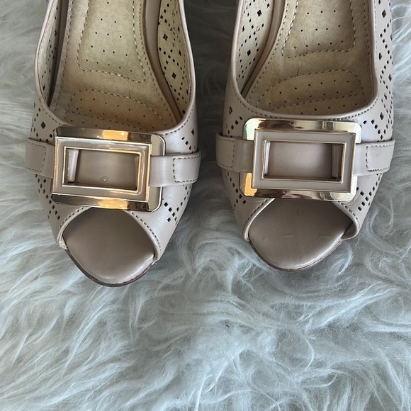 Michaela Women’s Nude/Brown Laser Cut Open Toe Wedge Sandals Size EU 37 - Picture 4 of 14